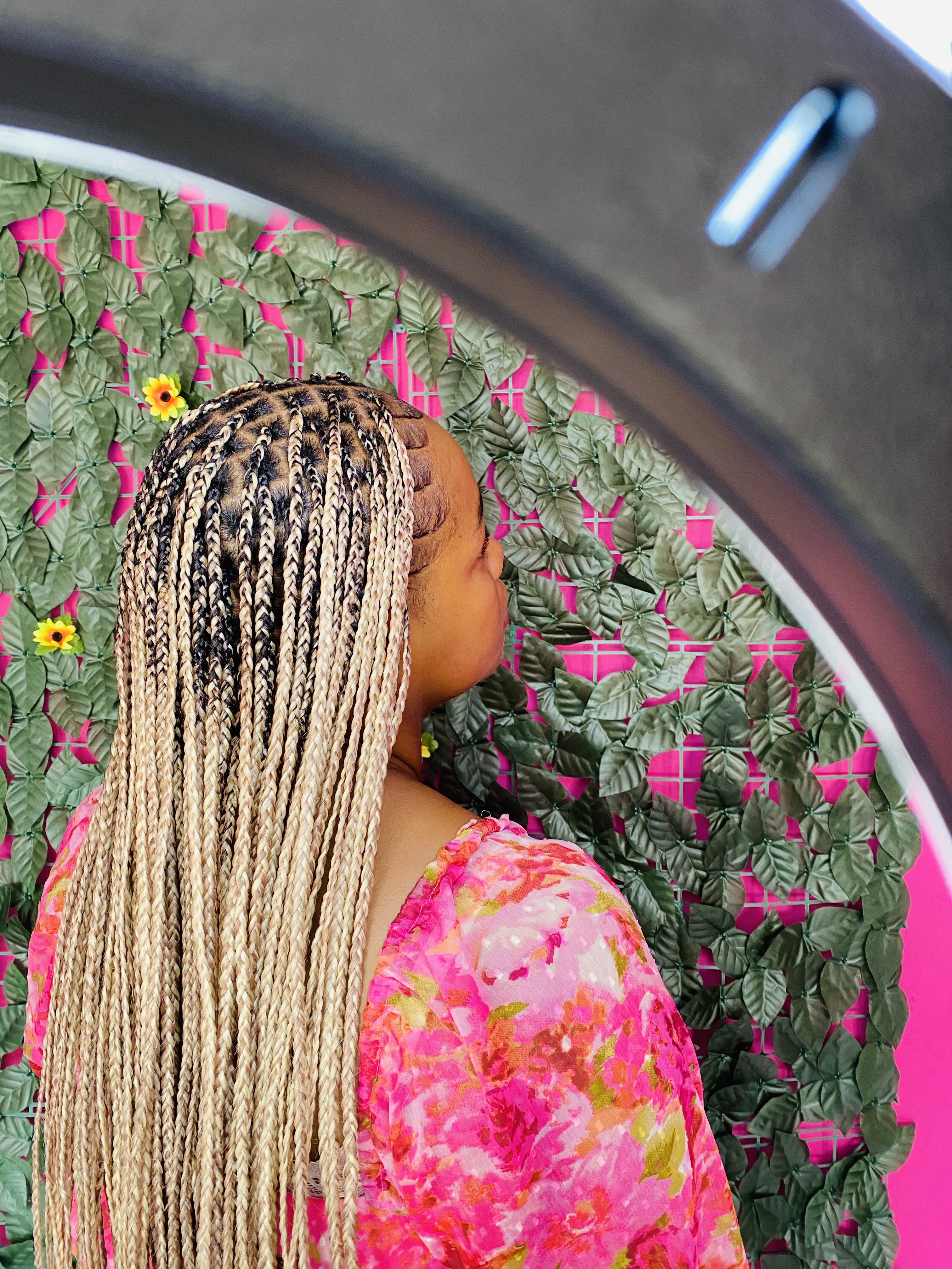 Knotless gallery image